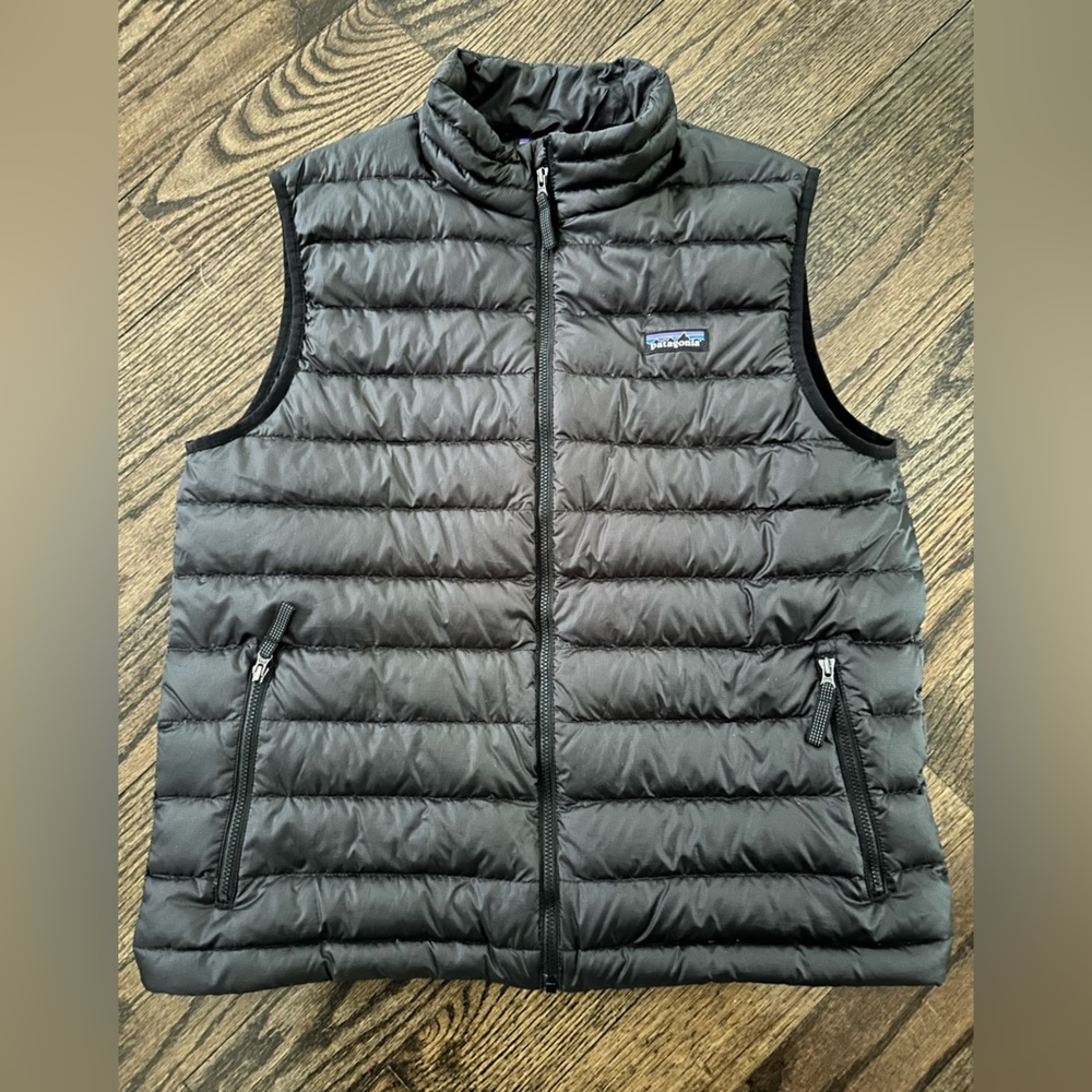 Boys Patagonia vest XXL (16-18). Black